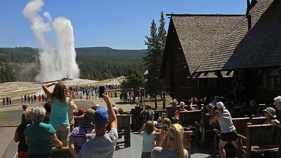 5 Tips for Traveling to Yellowstone National Park